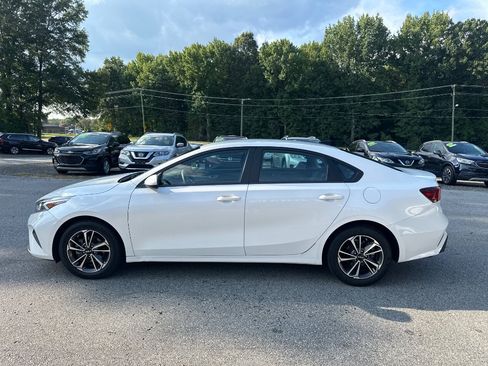 Used 2024 Kia Forte LXS FWD image 4