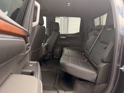 Used 2025 GMC Sierra 1500 Denali w/ Technology Package AWD/4WD image 29