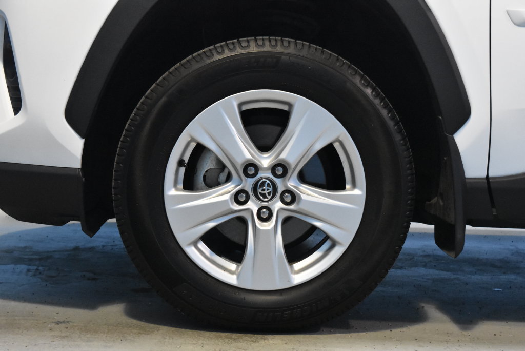Used 2020 Toyota RAV4 XLE FWD image 24