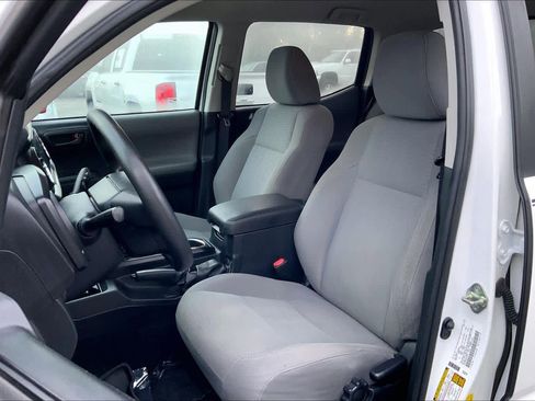 Used 2019 Toyota Tacoma SR AWD/4WD image 8