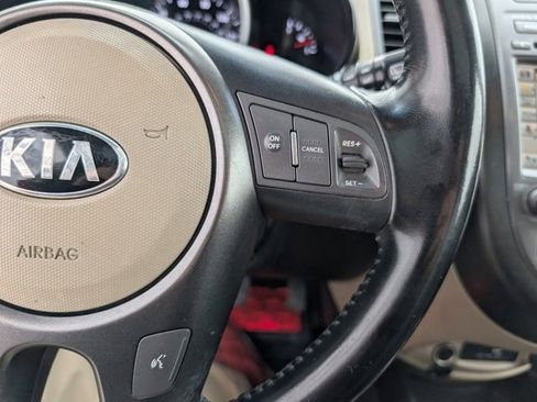 Used 2013 Kia Soul ! w/ Premium Pkg image 14