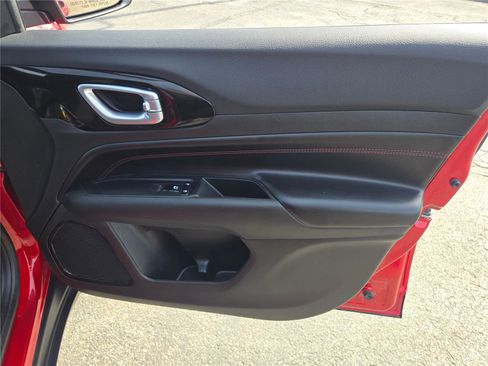 Certified 2025 Jeep Compass Trailhawk image 7