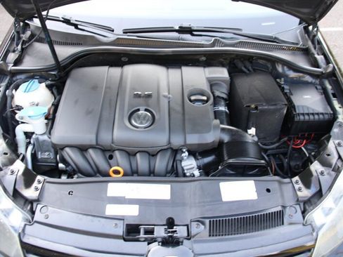 Used 2012 Volkswagen Golf 4-Door FWD image 17