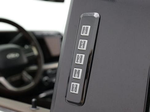 Used 2024 Ford F250 King Ranch AWD/4WD image 11
