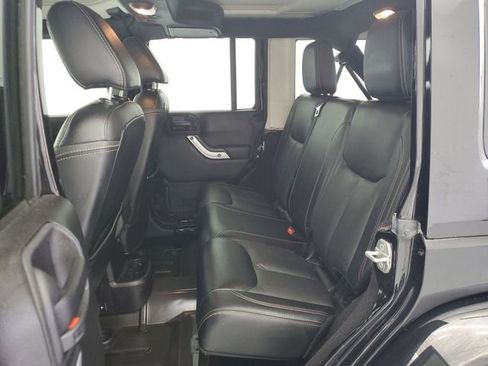 Used 2015 Jeep Wrangler Unlimited Sahara w/ Connectivity Group AWD/4WD image 11