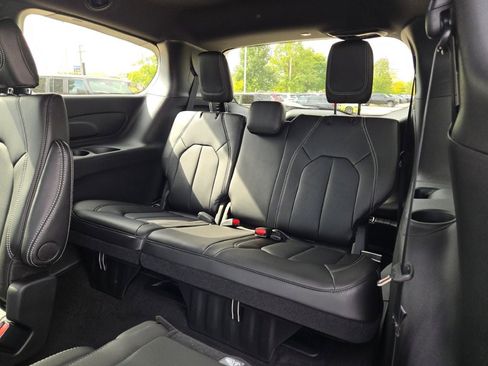 New 2026 Chrysler Pacifica Select image 19