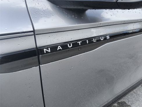 Certified 2024 Lincoln Nautilus Reserve w/ Jet Appearance Package (87T) AWD/4WD image 10