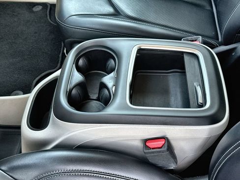Used 2023 Chrysler Pacifica Touring-L FWD image 20