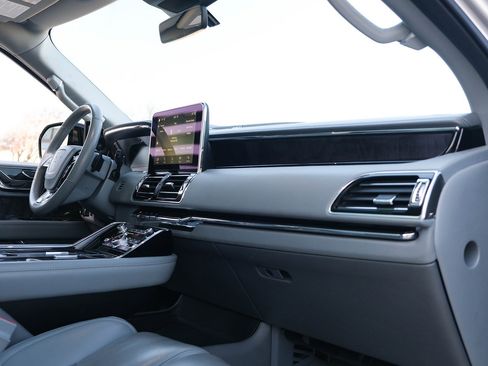 Used 2019 Lincoln Navigator Select w/ Technology Package image 29