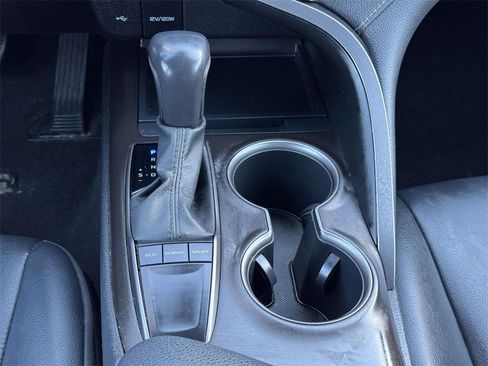 Used 2023 Toyota Camry SE image 6