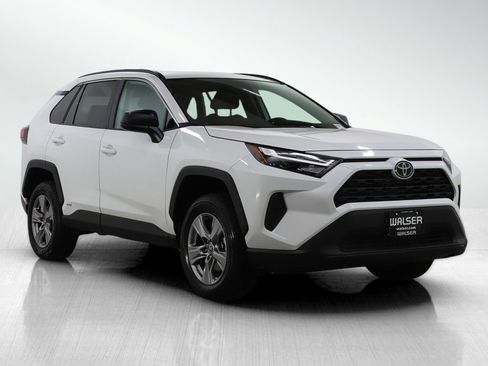 Used 2025 Toyota RAV4 LE AWD/4WD image 9