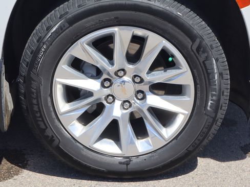 Used 2023 Chevrolet Tahoe Premier AWD/4WD image 17