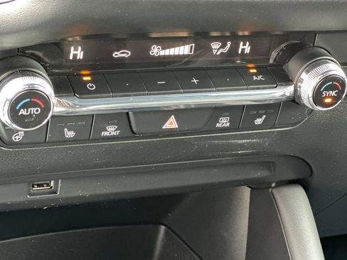 Used 2021 MAZDA MAZDA3 Hatchback w/Premium Plus Pkg image 19