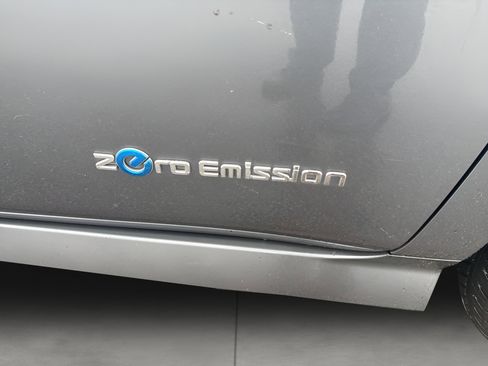 Used 2019 Nissan Leaf SV w/ SV Technology Package image 7