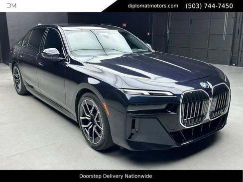 Used 2024 BMW i7 xDrive60 AWD/4WD image 9