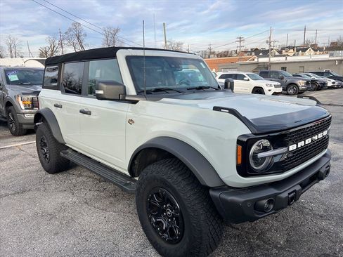 Used 2023 Ford Bronco Wildtrak image 3