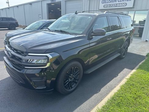 Used 2024 Ford Expedition Max XLT AWD/4WD image 2
