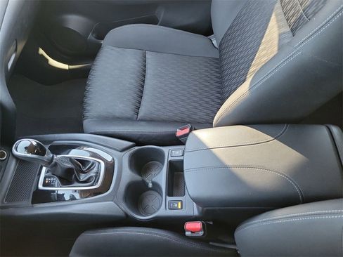 Used 2019 Nissan Rogue SV image 22