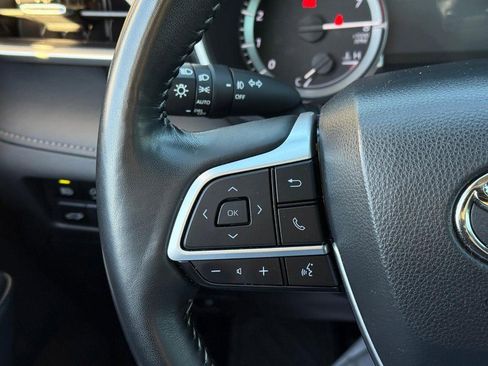 Used 2023 Toyota Highlander XLE image 19