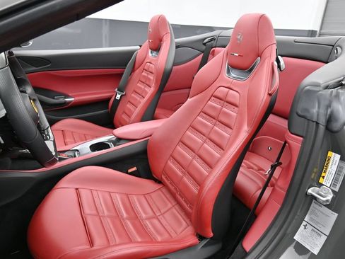 Used 2020 Ferrari Portofino RWD image 12