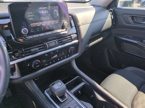 Used 2025 Nissan Pathfinder SV w/ SV Premium Package FWD image 21