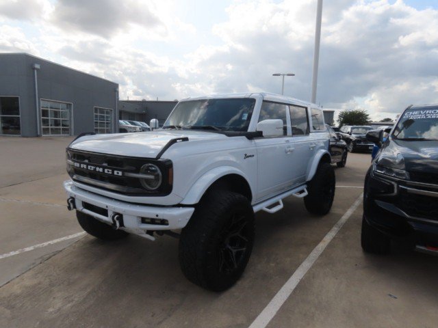Used 2023 Ford Bronco Outer Banks AWD/4WD image 2