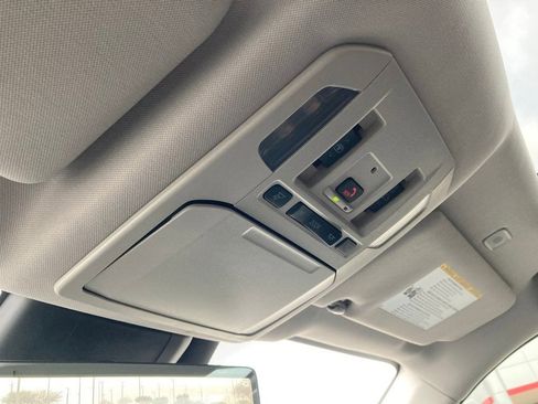 Used 2025 Toyota Highlander Platinum image 29