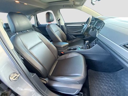 Used 2020 Volkswagen Jetta SE FWD image 32