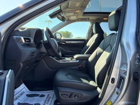 Used 2024 Toyota Highlander Platinum AWD/4WD image 23