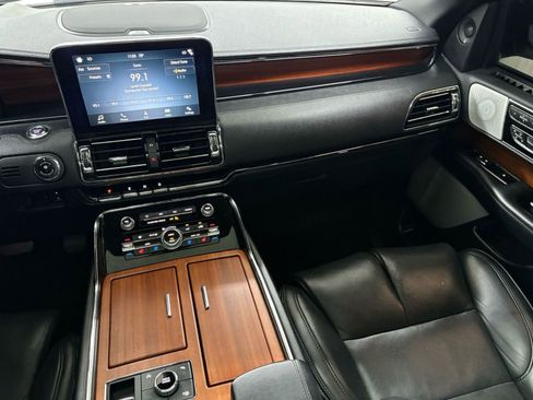 Used 2019 Lincoln Navigator Reserve AWD/4WD image 8