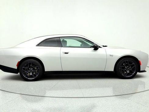 Used 2024 Dodge Charger Daytona R/T w/ Plus Group AWD/4WD image 4