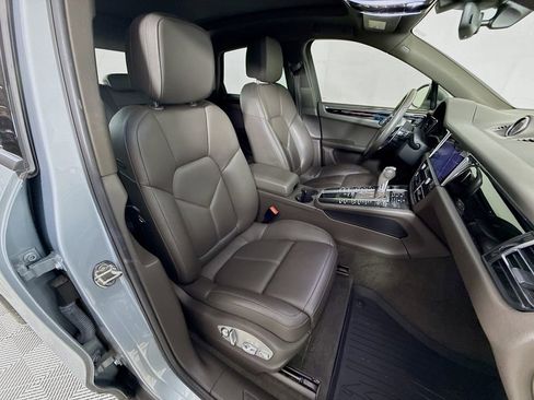 Used 2020 Porsche Macan image 30