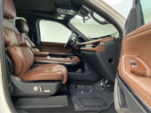 Used 2025 Lincoln Navigator L Reserve image 21