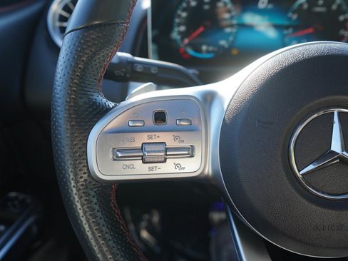 Used 2021 Mercedes-Benz GLB 250 4MATIC image 23