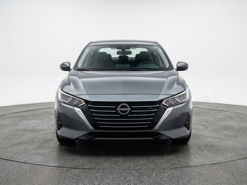 Used 2025 Nissan Sentra SV FWD image 2