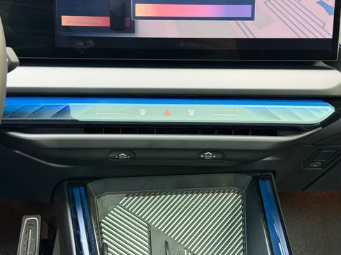 Certified 2025 BMW X3 xDrive30i w/ M Sport Package image 19