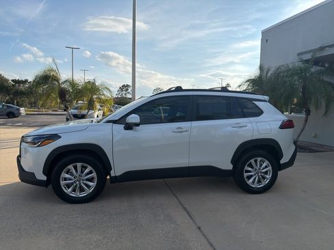 Used 2024 Toyota Corolla Cross LE image 5