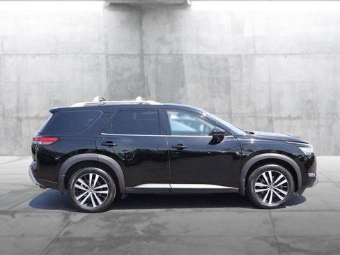 Used 2023 Nissan Pathfinder Platinum w/ Lighting Package (N92) AWD/4WD image 5