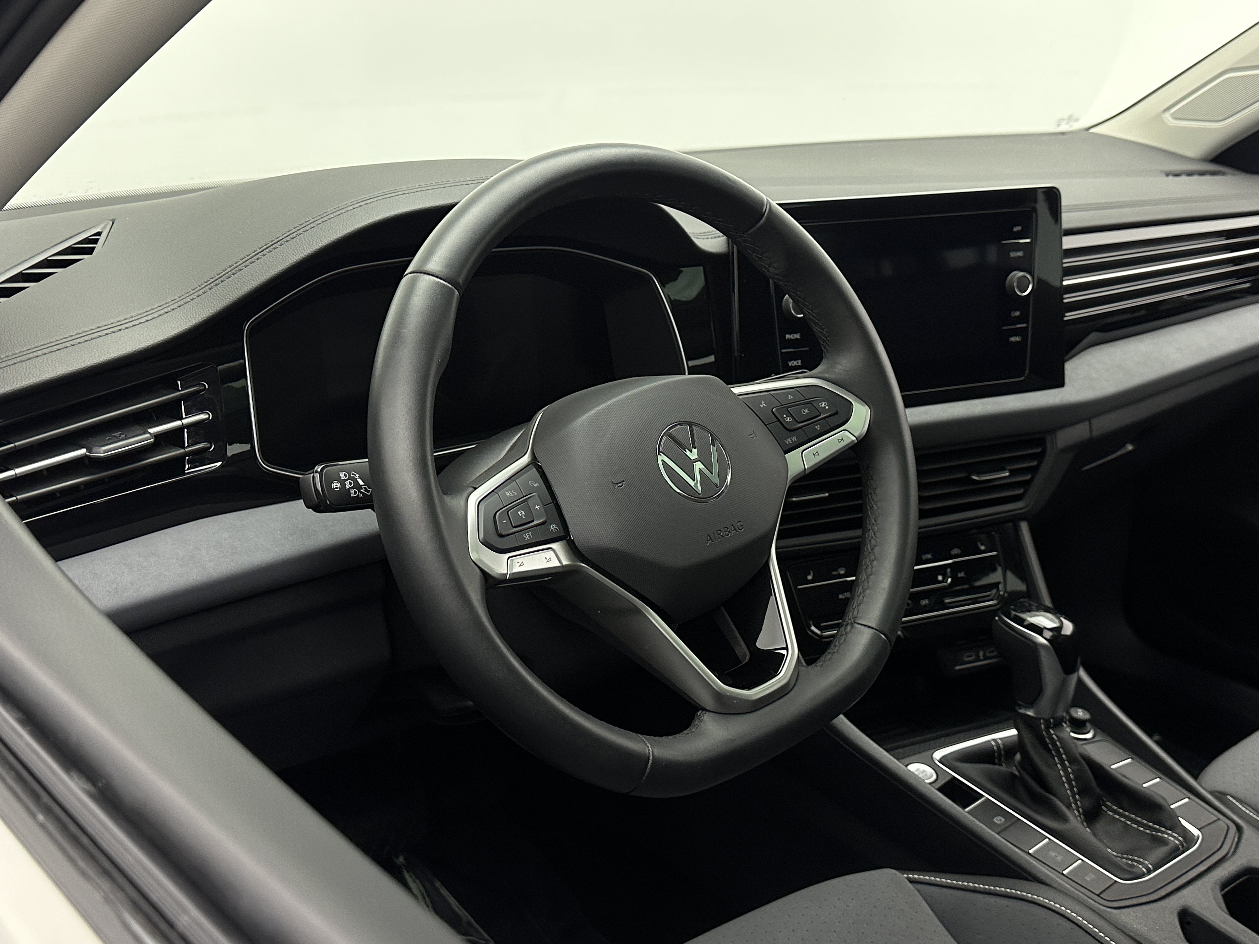 Used 2026 Volkswagen Jetta SE FWD image 11