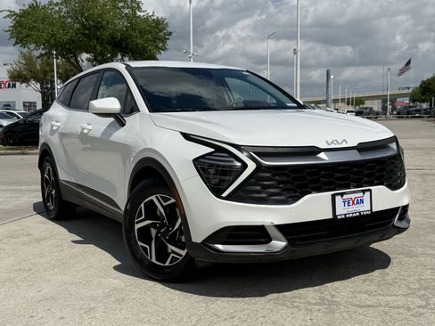 Used 2024 Kia Sportage LX image 2