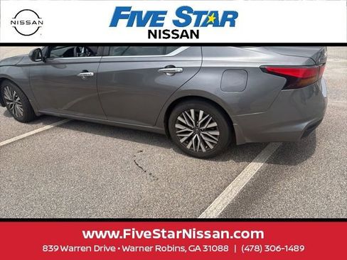 Used 2023 Nissan Altima 2.5 SV FWD image 19