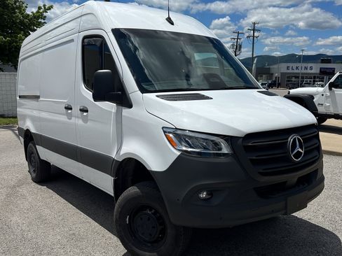 Used 2025 Mercedes-Benz Sprinter 2500 image 8