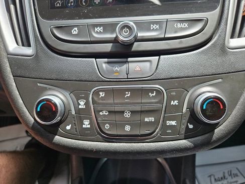 Used 2022 Chevrolet Malibu LT FWD image 23