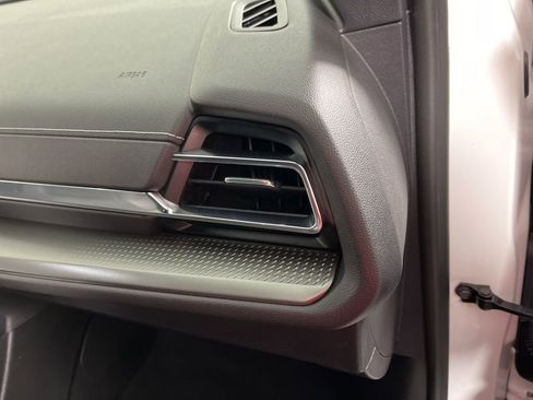 Used 2025 Chevrolet Traverse LT image 10