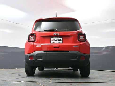 Used 2020 Jeep Renegade Latitude FWD image 53