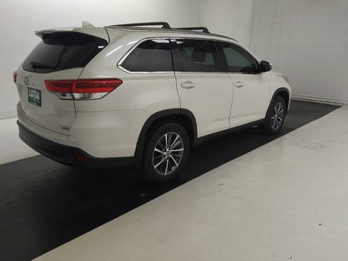 Used 2019 Toyota Highlander XLE FWD image 10