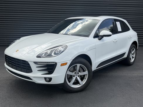 Used 2018 Porsche Macan AWD/4WD image 1