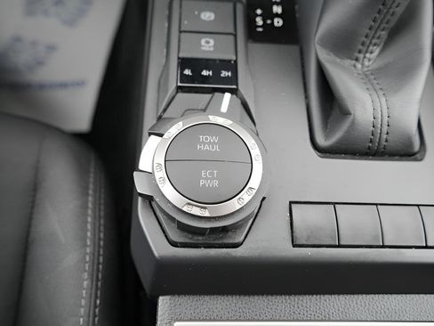 Used 2024 Toyota Tacoma SR5 AWD/4WD image 31