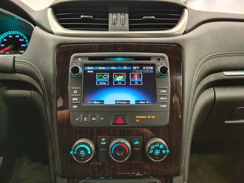 Used 2017 Chevrolet Traverse LT w/ Style and Technology Package image 27