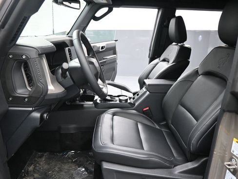 New 2026 Ford Bronco Outer Banks image 9